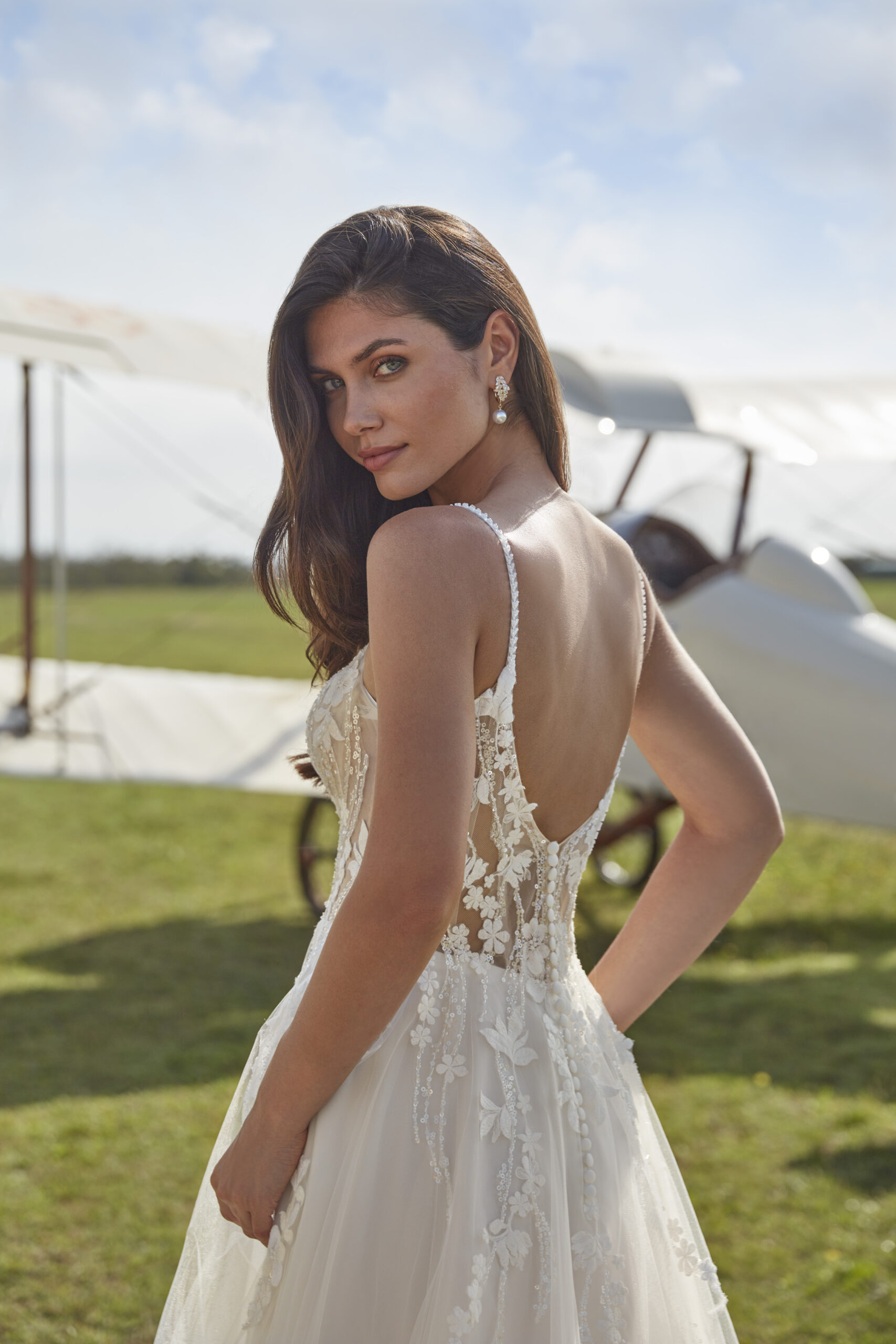 robe de mariee col carre – Image 3